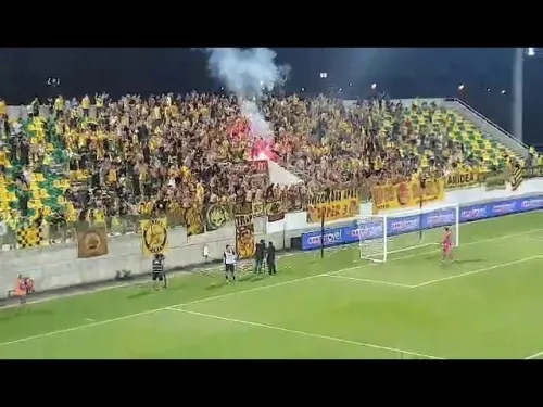 Πανηγυρισμός Καρυπίδη (ΑΕΛ - Άρης)