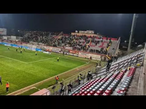 Αποδοκιμασίες από Ομονοιάτες μετά την ΑΕΖ