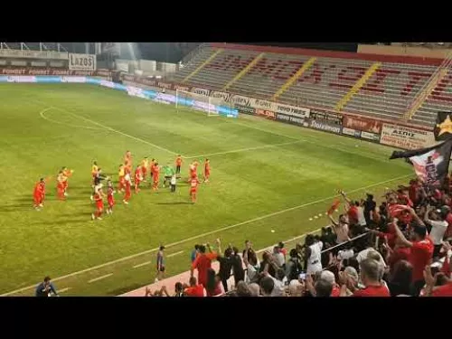 Παίκτες και κόσμος της Νέας Σαλαμίνας έγιναν μετά την λήξη της αναμέτρησης