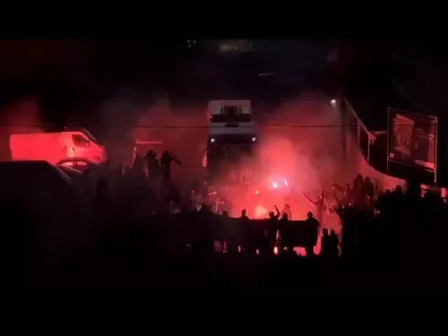 Η Θύρα 1 έξω από το Τσίρειο (4)