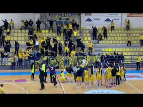Θύρα 3 με καλαθοσφαιρίστριες