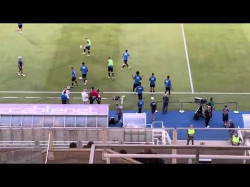 Αποδοκιμασίες στην είσοδο της RFS