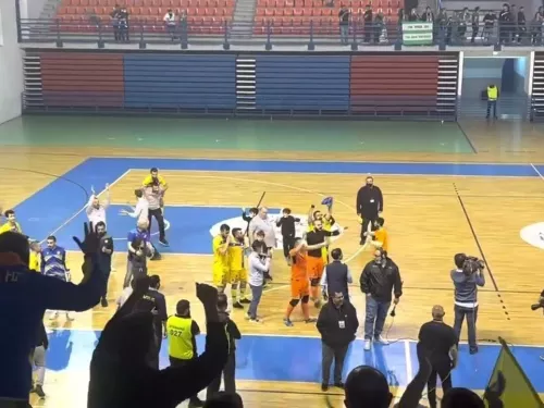 Πανηγυρισμοί με τον κόσμο ΑΠΟΕΛ ΦΟΥΤΣΑΛ
