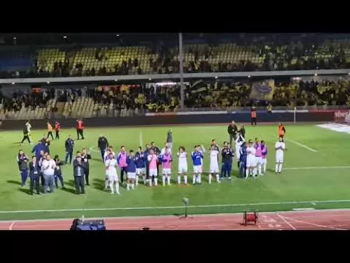Οπαδοί Ανόρθωσης με παίκτες μετά την ΑΕΛ
