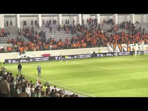Μπεν και Μαρκίνιος έδωσαν τις φανέλες τους στους Πορτοκαλι