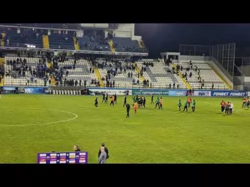 Χειροκρότημα οπαδών Ανόρθωσης σε παίχτες του ΑΡΗ