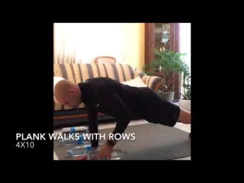 Μάριος Φραντζής works at home