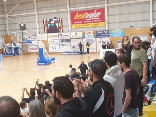 Χειροκρότημα πάρα την ήττα