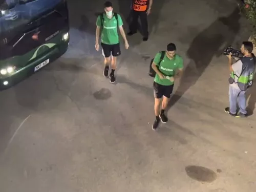 Άφιξη Ομόνοιας για τον αγώνα με Σέριφ