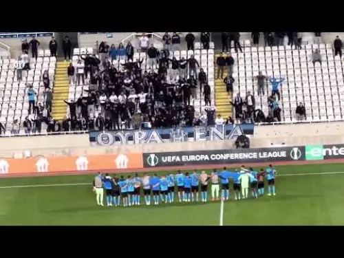 Παίκτες και οπαδοί Απόλλων μετά τη νίκη με 1-0 κόντρα στη Βαντούζ στο ΓΣΠ
