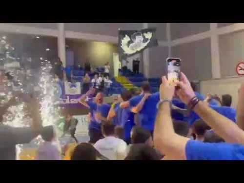 Η απονομή του πρωταθλήματος στον Παφιακό