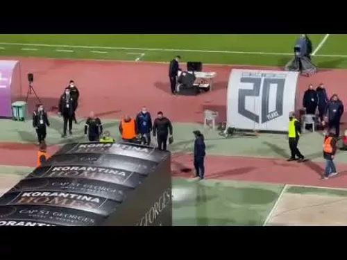Aποδοκιμασίες σε Nικολάου