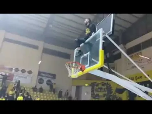 Οι ΑΕΛίστες μέχρι αργά στο κλειστό
