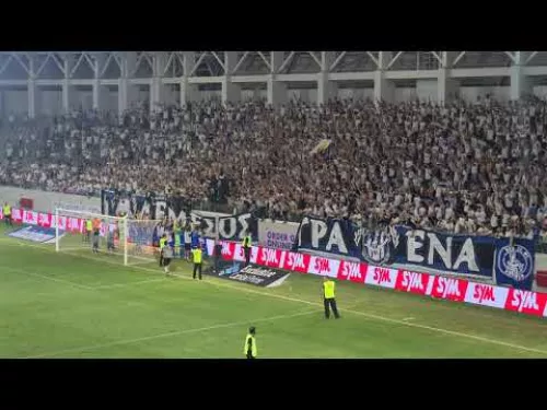 Απολλωνίστες με παίχτες μετά τη νίκη επί της ΑΕΛ
