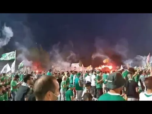 Υμνος Ομόνοιας στο "Ηλίας Πούλλος" και βεγγαλικά