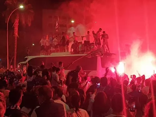 Πάνω στο πούλμαν οι παίκτες του Απόλλωνα