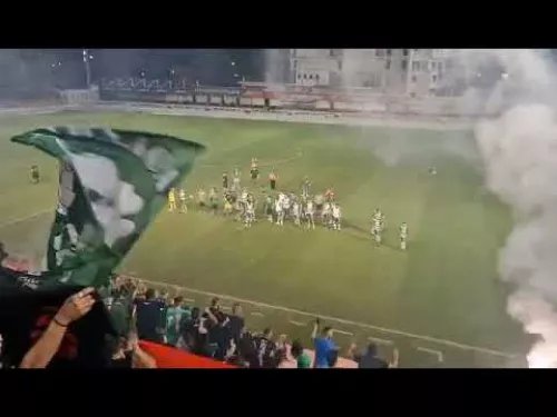 Παίκτες Ομόνοιας 29Μ με κόσμο μετά την ήττα από Ομόνοια Αρ.