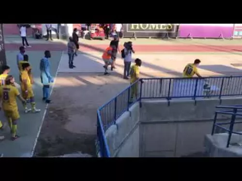 Λουλουδια εις μνήμη του νεαρού Θανάση Πεχλιβάνη που έχασε την ζωή του σε τροχαίο.