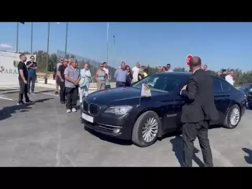 Η άφιξη του ΠτΔ στο "Νάσος Κωνσταντίνου"