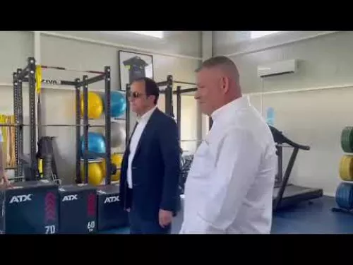 Ξενάγηση Ντουμπόφ στον Νίκο Χριστοδουλίδη