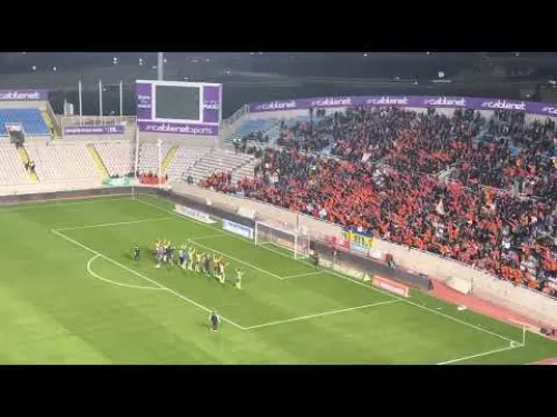 Ύμνος των Πορτοκαλί μαζί με παίκτες
