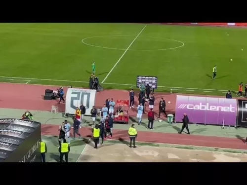 Χειροκρότημα στους παίκτες της Πάφου μετά το 1-1 με Ομόνοια