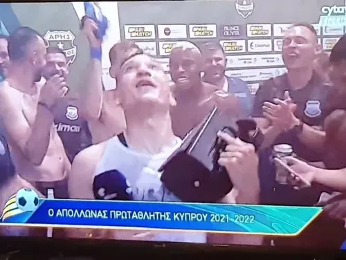 Κολ τραγουδάει Φουρέιρα!!