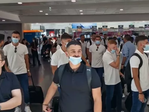 Απόλλων - άφιξη αεροδρόμιο Λάρνακας