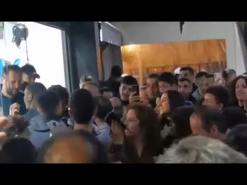 Ο Ουάρντα στο Apollon Official Store (2)