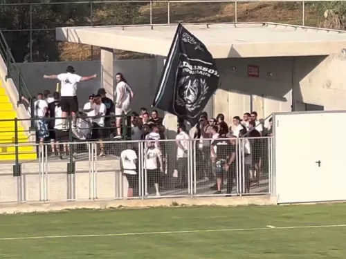 Οπαδοί Απόλλωνα στη Περιστερώνα (Θύρα 1)