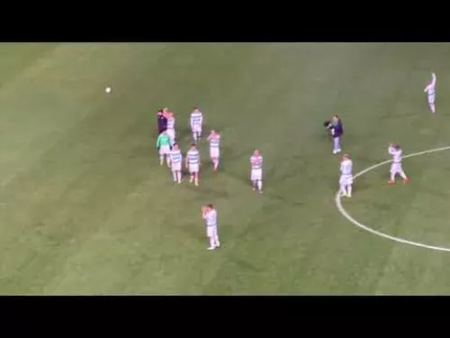 Χειροκρότημα σε παίκτες απο κόσμο Ομόνοιας μετά τη νίκη με ΑΕΛ