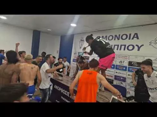 Ντου στην συνέντευξη και αποθέωση στον Ούγκο Μάρτινς