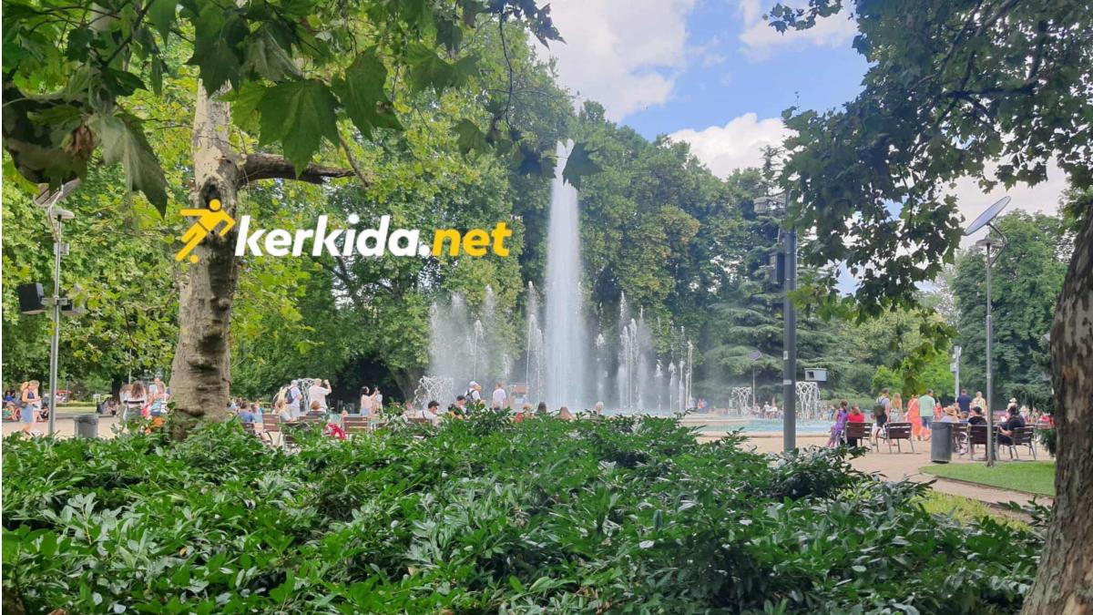 Kerkede (Βίντεο Kerkida) Tο συντριβάνι που κινείται σε ρυθμούς κλασικής ...
