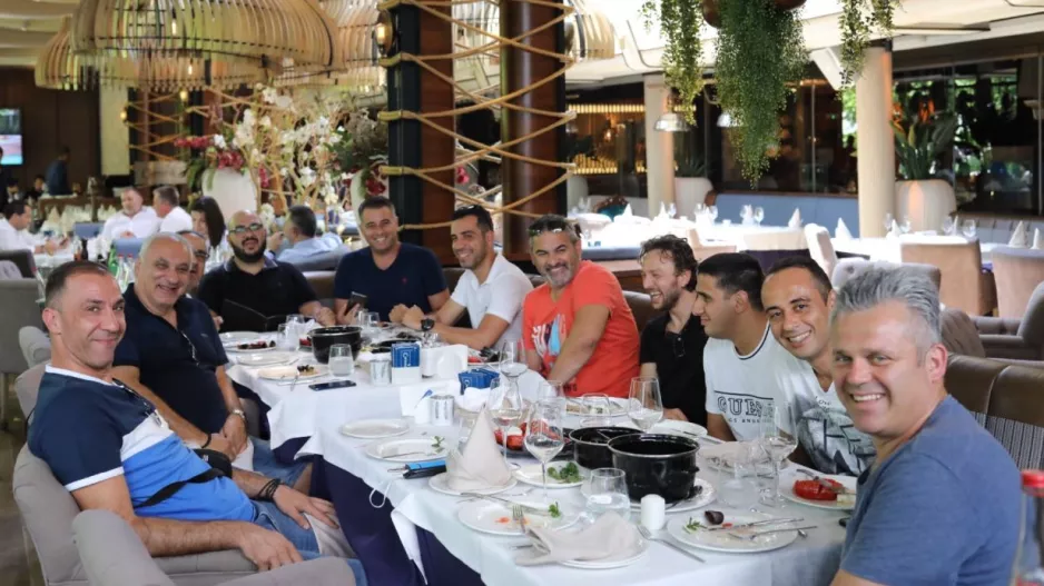 (ΦΩΤΟΣ) Δεξιώθηκε τους δημοσιογράφους 