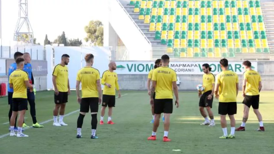 Η προπόνηση της ΑΕΛ στην "ΑΡΕΝΑ" (Φώτος/Βίντεο)