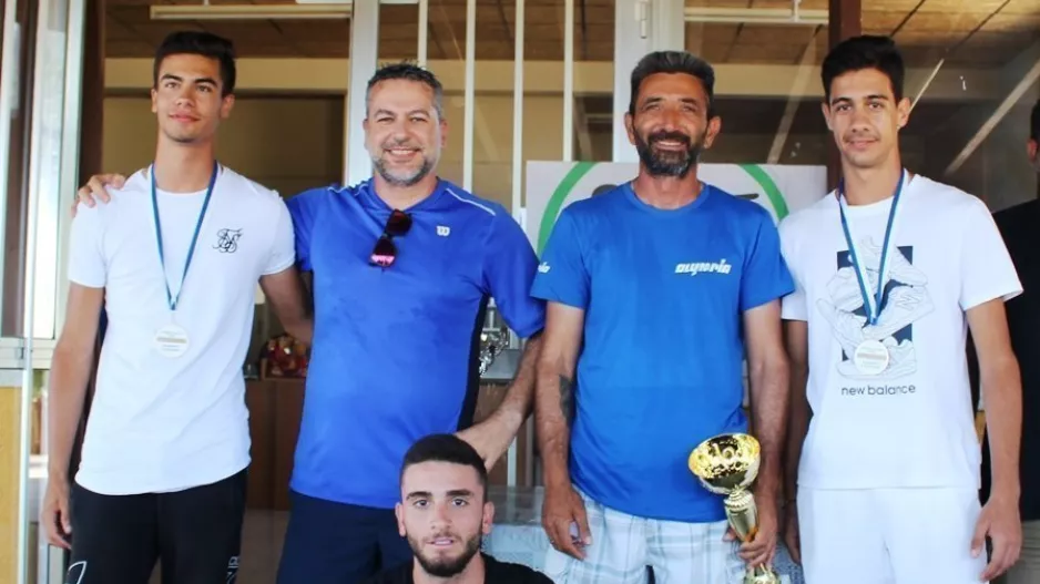 Οι έφηβοι έστειλαν μηνύματα (φώτος)