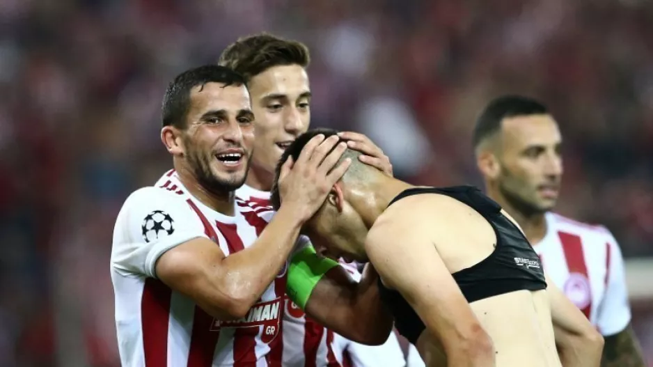 Ολυμπιακός: Τα εύσημα του Ομάρ στον Ραντζέλοβιτς (Φώτο)