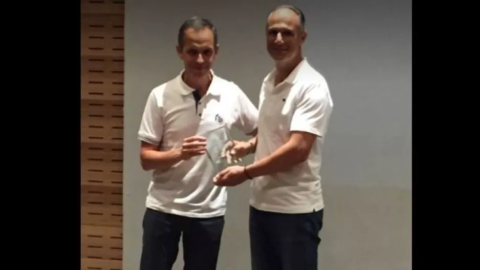 Τιμητική πλακέτα στον Βίκτωρος