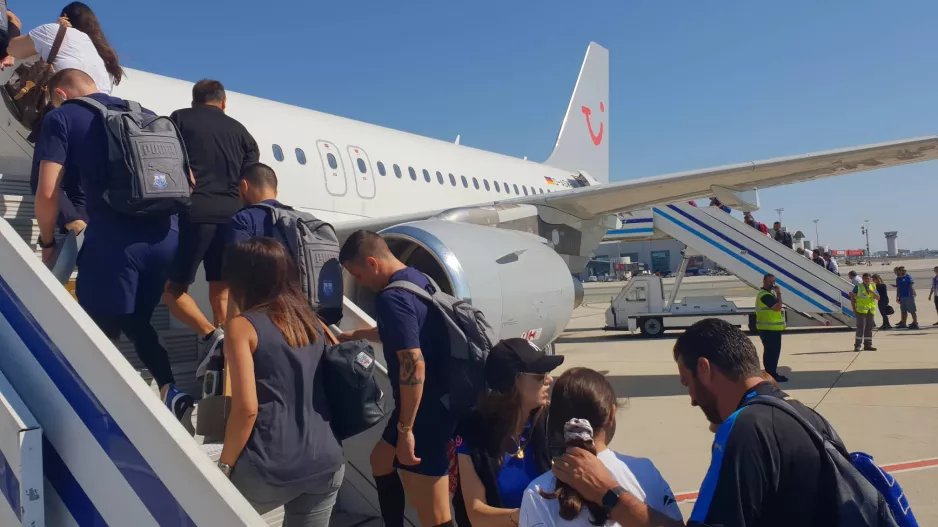 ΠΕΤΑΞΕ για Ολλανδία ο Απόλλωνας/ ΕΜΕΙΝΕ Κύπρο ο Καρ (Φώτος)