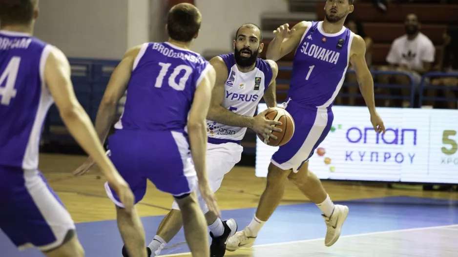 "Λύγισε" στο τέλος η Κύπρος