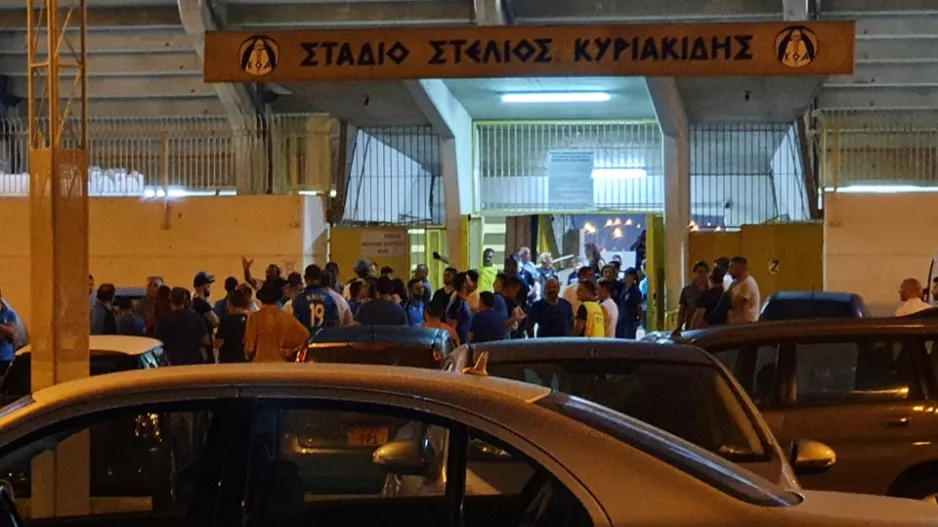 Έξω από το γήπεδο οι Παφίτες (φώτος)