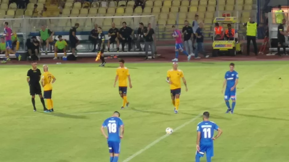 ΔΙΠΛΗ κίνηση από Κέρκεζ
