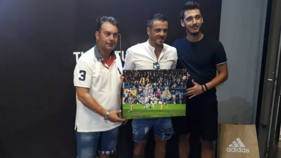 Το... ξεχωριστό δώρο που έλαβε ο Βιεϊρίνια (φώτος)