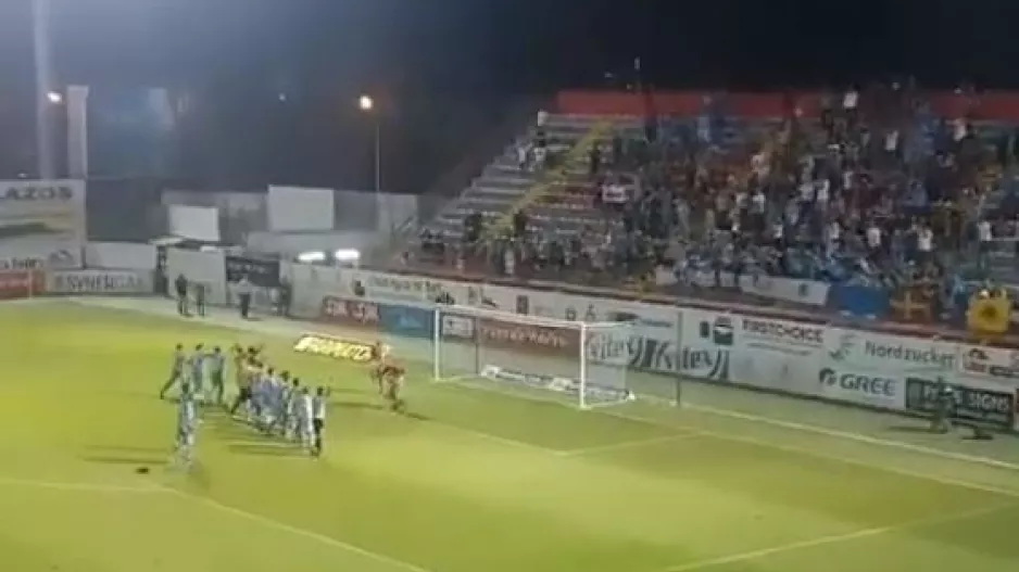 (ΒΙΝΤΕΟ kerkida) Ξεσηκωμός και "ΟΛΕ, ΟΛΕ, ΟΛΕ"