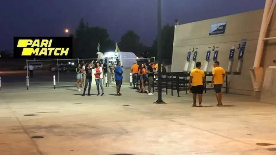 (ΦΩΤΟΣ) Μαζεύονται οι ΑΠΟΕΛίστες...