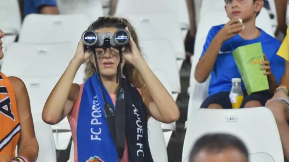 Με τα κυάλια!