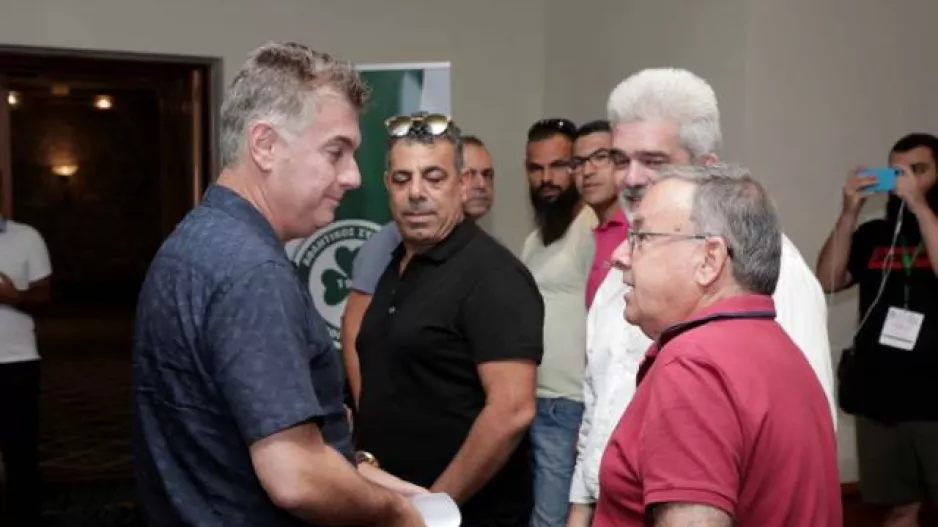 ΦΩΤΟΣ/Η συνάντηση Παπασταύρου με τα μέλη
