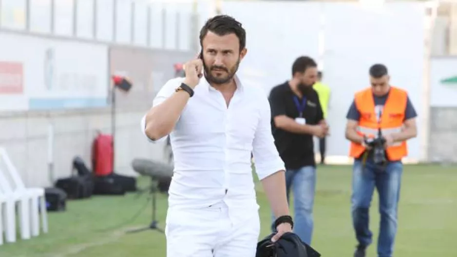 Με... λευκά ο Πρόεδρος!