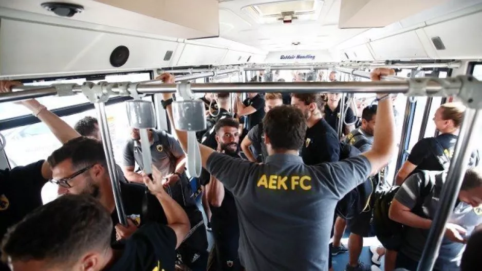 Η άφιξη της ΑΕΚ στην Κραϊόβα από το AEK TV (βίντεο)
