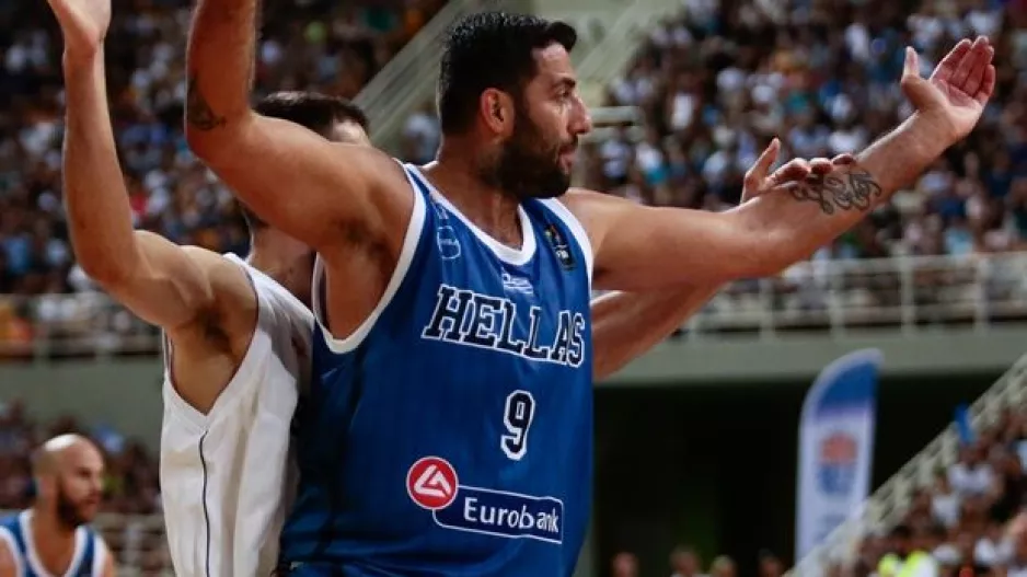 Μπουρούσης: "Μην ζαλίζουμε τον Αντετοκούνμπο"